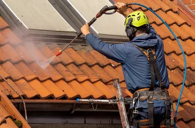 Démoussage et hydrofuge de toiture à l'Hôpital-Saint-Blaise