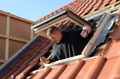 Pose de fenêtres de toit Velux à l'Hôpital-Saint-Blaise